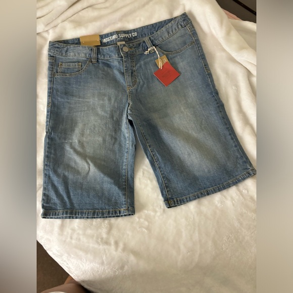 Mossimo Women’s Bermuda Shorts 17 NWT - Picture 1 of 7